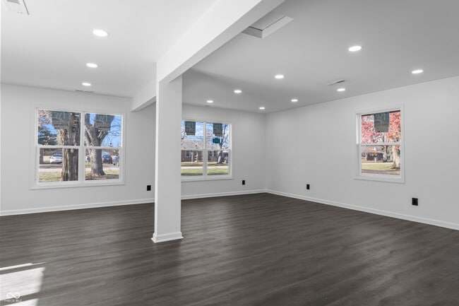 Building Photo - 804 S Albany St