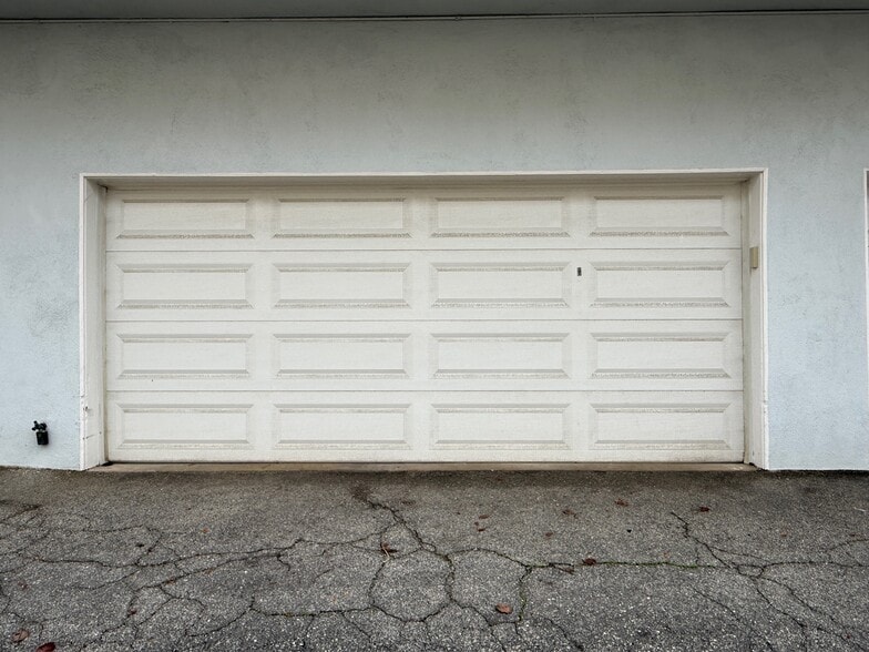 Building Photo - 811 S Catalina Ave