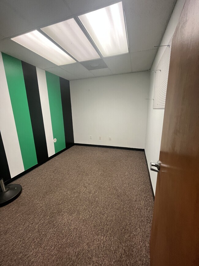 Building Photo - 2312 S Main St