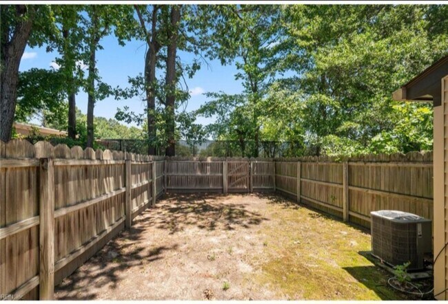 Building Photo - 2025 Allison Dr