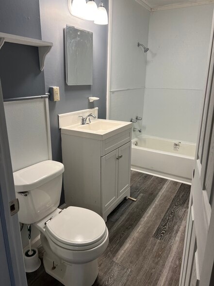 Renovated bathroom - 206 Tompkins St