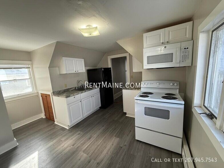 Building Photo - 402 Fourth St