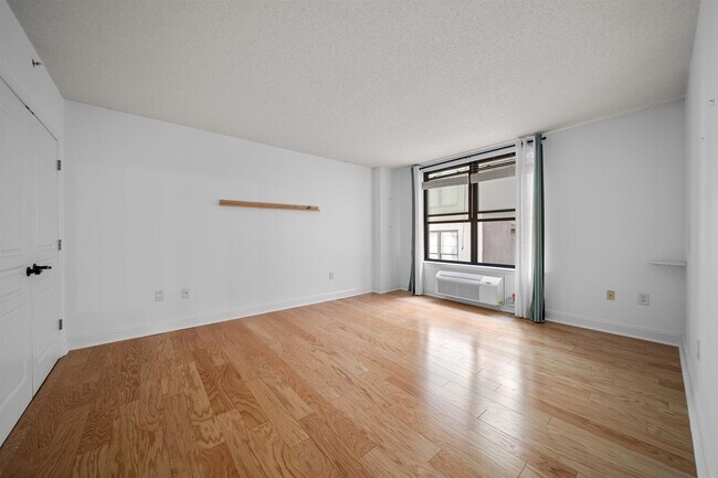 Building Photo - 4301 Park Ave