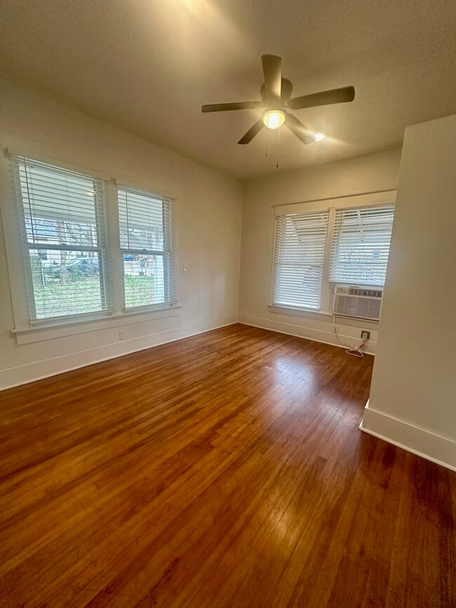 Building Photo - 670 Goodman St