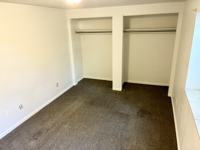 Building Photo - 631 N 120 E