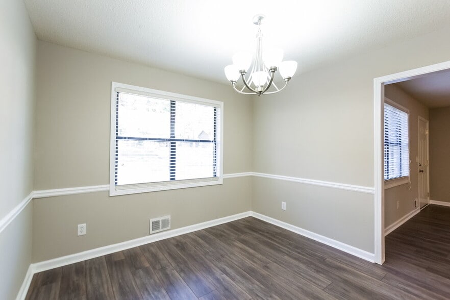Building Photo - 3055 Sumit Wood Dr NW