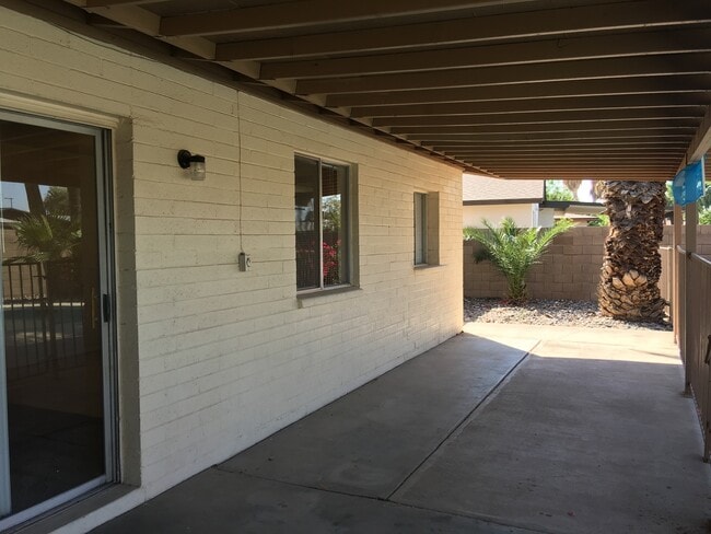 Building Photo - Tempe 4 Bed/ 2 Bath Single Story with Pool and Full Pool Service