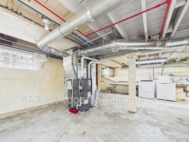 Building Photo - 120 E Hall St