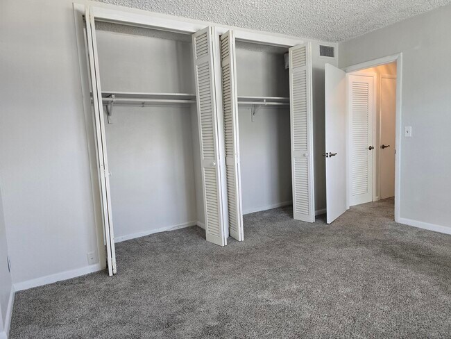 Building Photo - 3915 S Flagler Dr