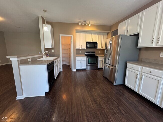 Building Photo - 7435 Sycamore Run Dr