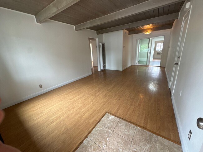 Building Photo - AVAILABLE! OPEN HOUSE SUNDAY 4:30-6:00 PM