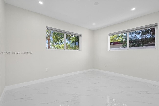 Building Photo - 230 NW 33rd Terrace