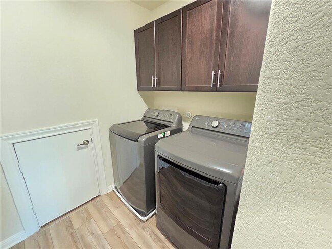 Building Photo - 604 Red Knot Ave
