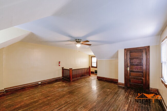 Building Photo - 1638 Indianola Ave
