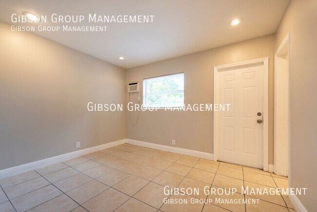 Building Photo - 1808 SW 11th Ct