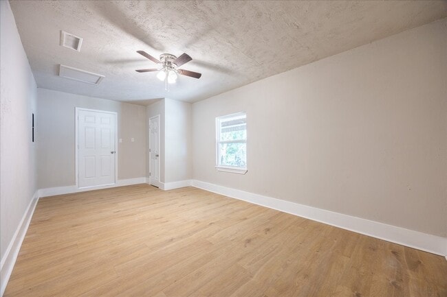 Building Photo - 103 Hillcrest Dr