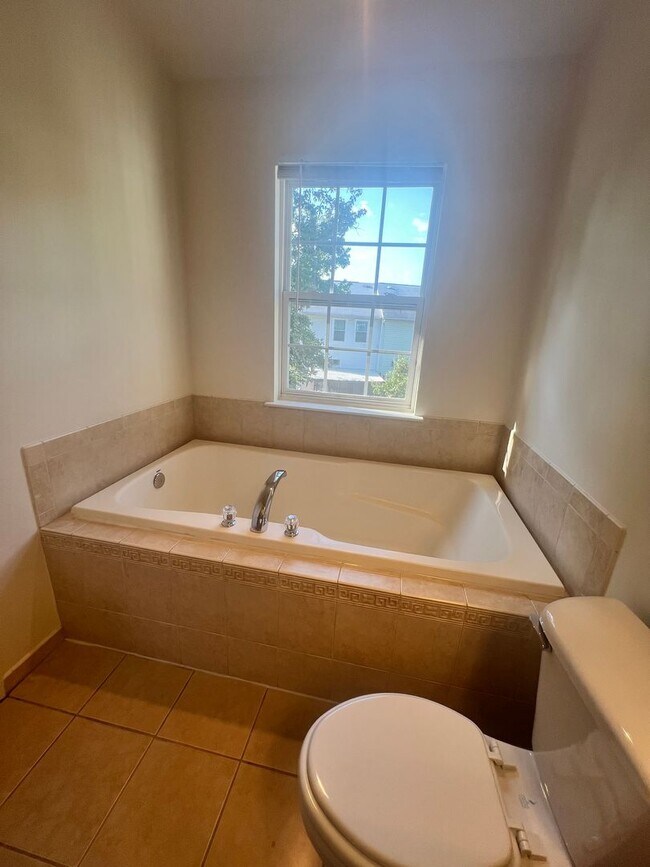Building Photo - Updated 3 Bedroom Townhome in Upper Marlboro!