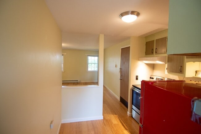 Building Photo - One Bedroom condo in Northampton