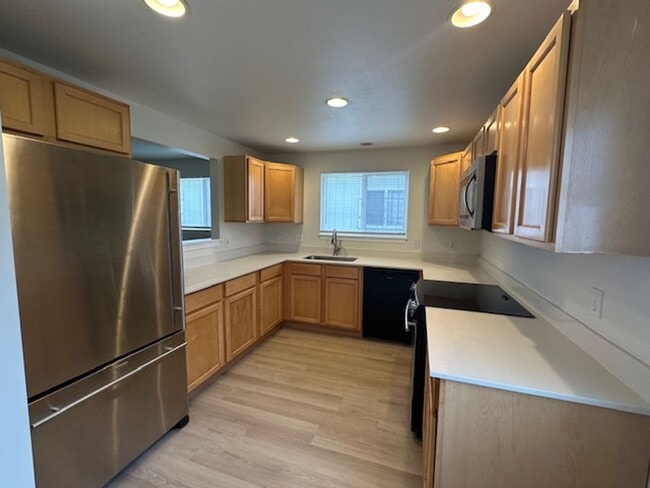 Building Photo - Renovated 3 Bed 2.5 Bath Home in South Park