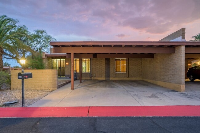 Building Photo - 510 W Cll Lago