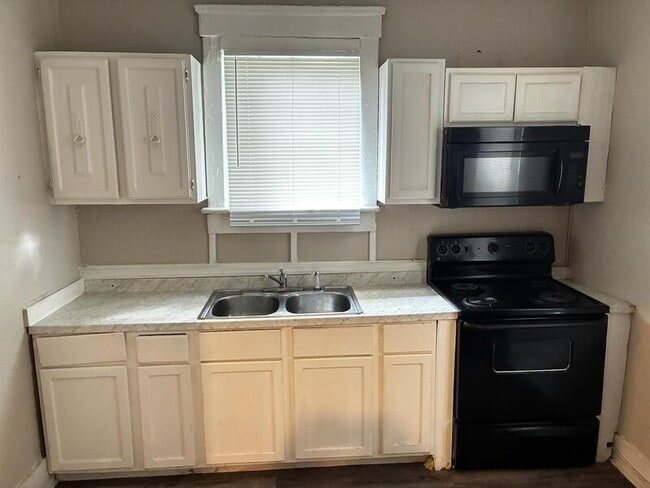 Building Photo - NEW 1672 West 2nd Street