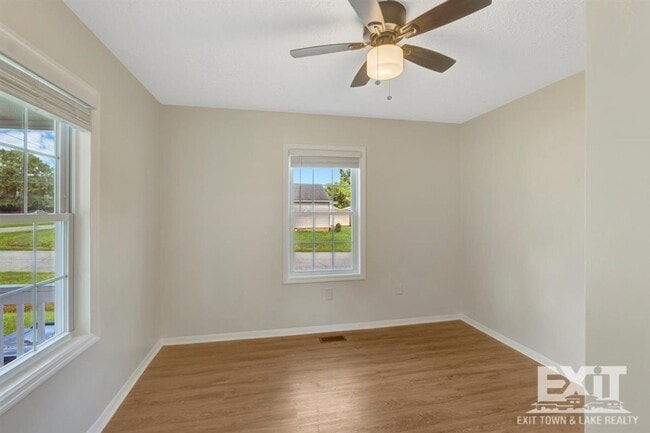 Building Photo - Newly Renovated 2 Bedroom 1 Bath in La Cro...