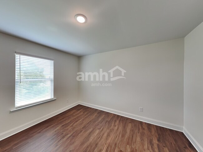 Building Photo - 3841 Chivalry Dr