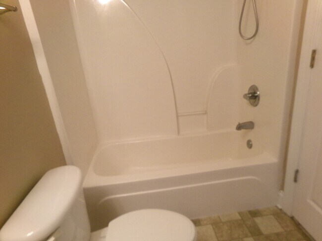 Building Photo - 2065 Silvercrest Dr