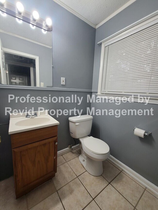 Building Photo - 6771 Bainbridge Dr