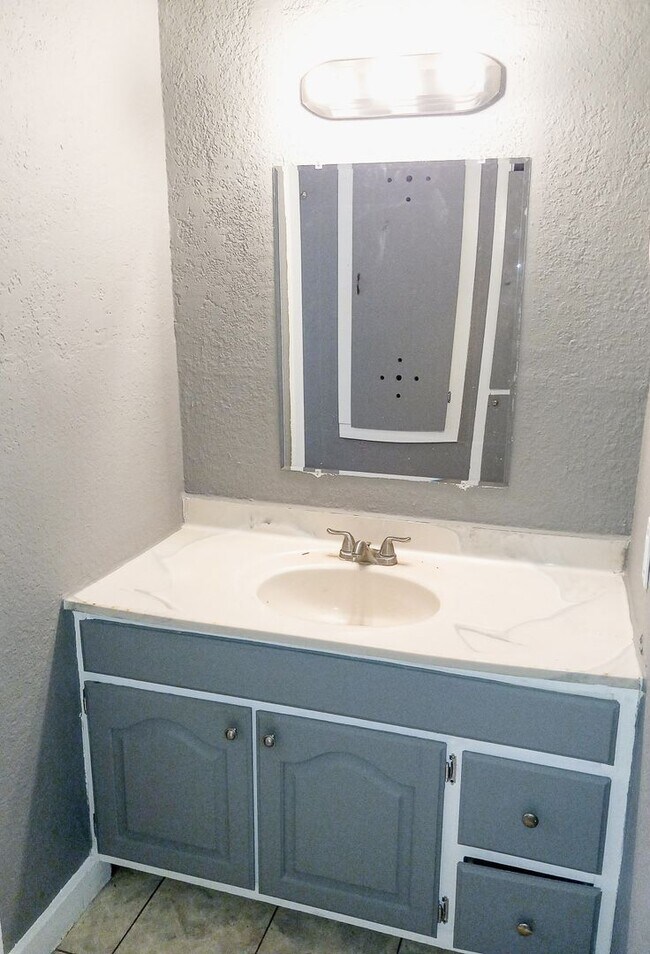 Building Photo - $0 First Month's Rent / $0 Deposit at Move-in