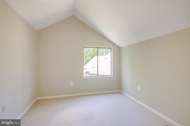 Building Photo - 1656 Cedar Hollow Way