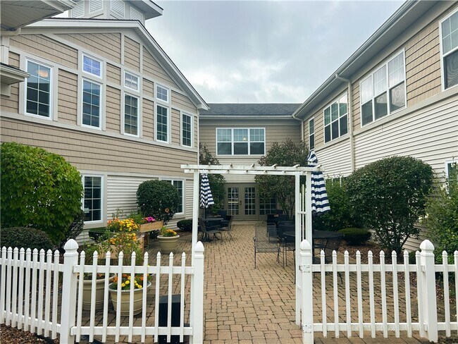 Building Photo - 0 Traditions Pl