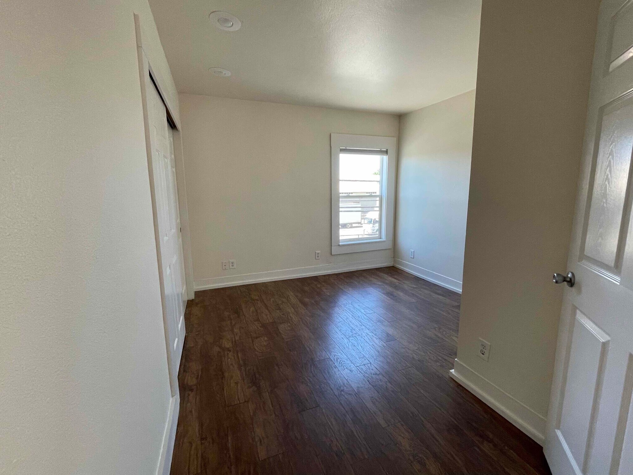 Building Photo - 103 7th St