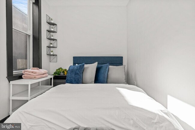 Building Photo - 2232 S 17th St