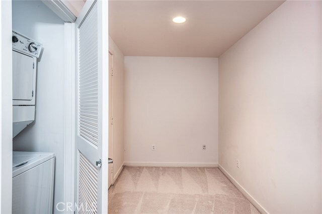 Building Photo - 411 W Seaside Way