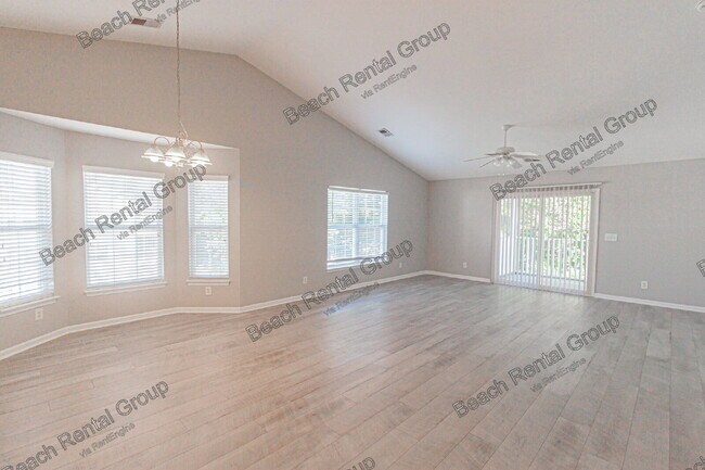Building Photo - 4850 Meadowsweet Dr