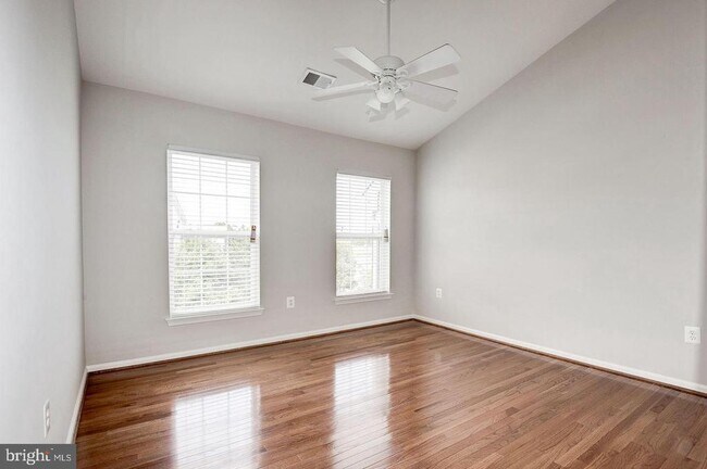 Building Photo - 21264 Victorias Cross Terrace