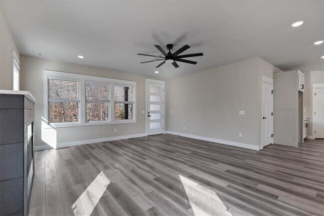 Building Photo - 3 Pickering Dr