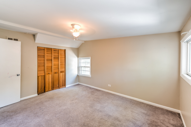 Building Photo - 25420 Golfview Ave