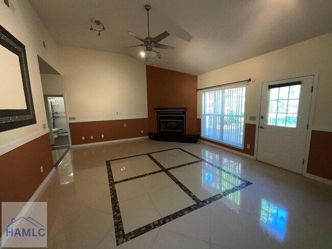 Building Photo - 380 Tremain Dr
