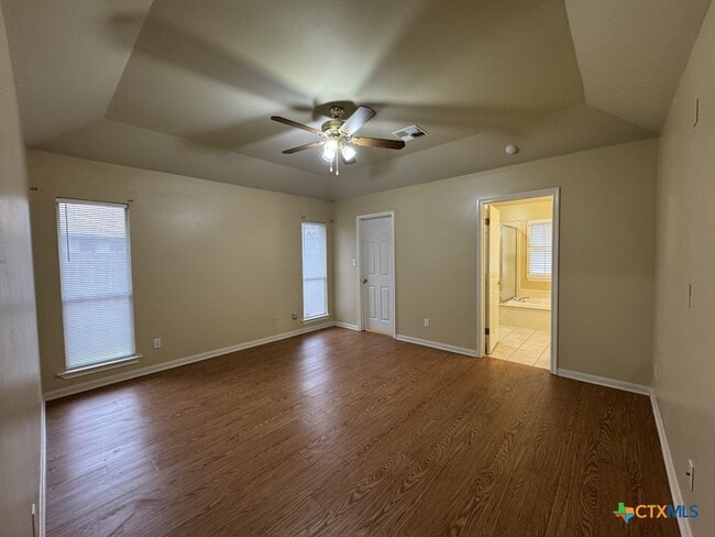 Building Photo - 304 Ashland Creek