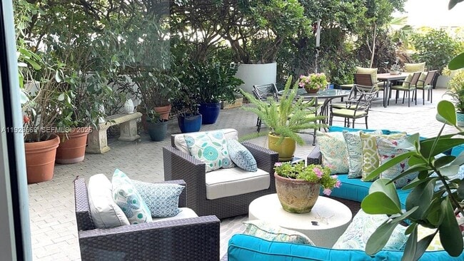 Building Photo - 1000 South Pointe Dr