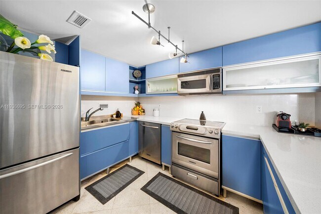 Building Photo - 2301 Collins Ave