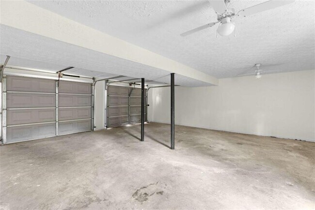 Building Photo - 2250 Ridge Forest Dr