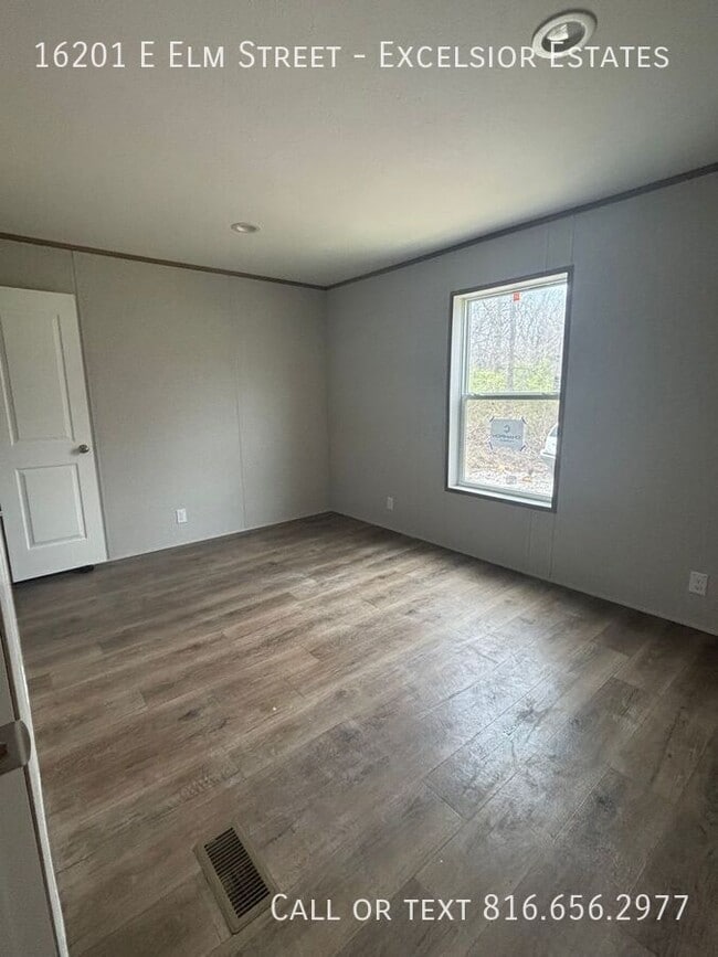 Building Photo - 16201 Elm St