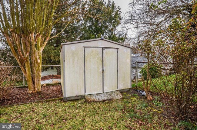 Building Photo - 4426 Hallet St