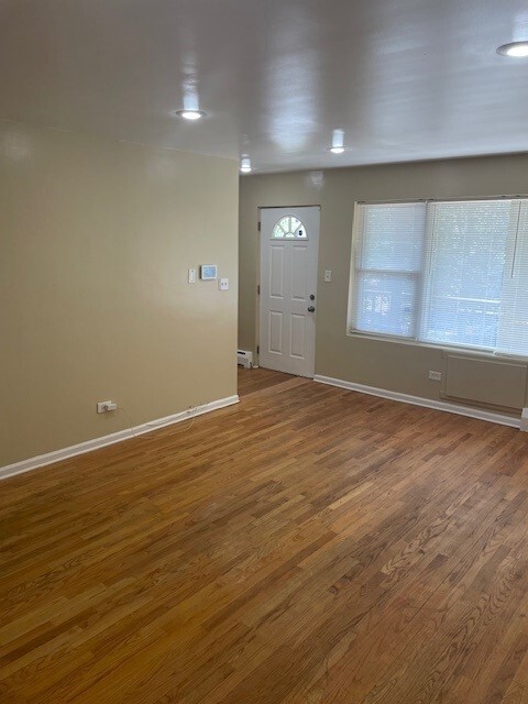 Building Photo - 4801 N Ridgeway Ave