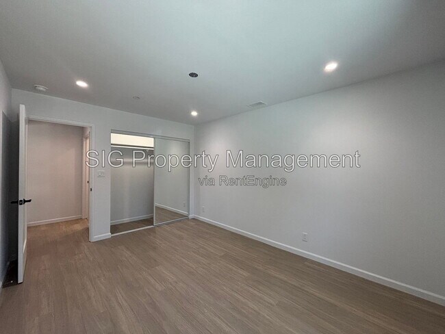 Building Photo - 2230 Sherwood Pl