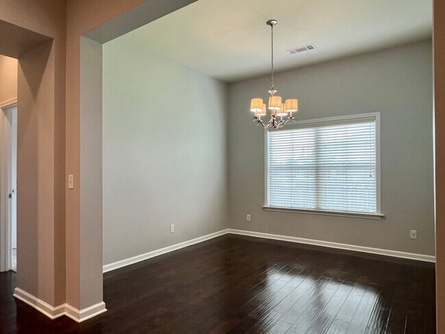 Building Photo - Deer Creek - 4BR/ 2 story/ 2500+SQFT