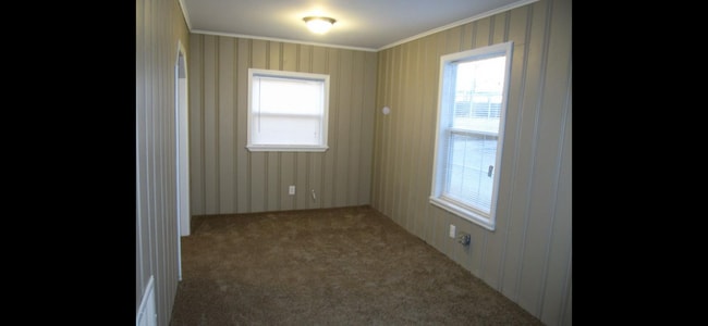 Building Photo - 10706 Hickman Mills Dr